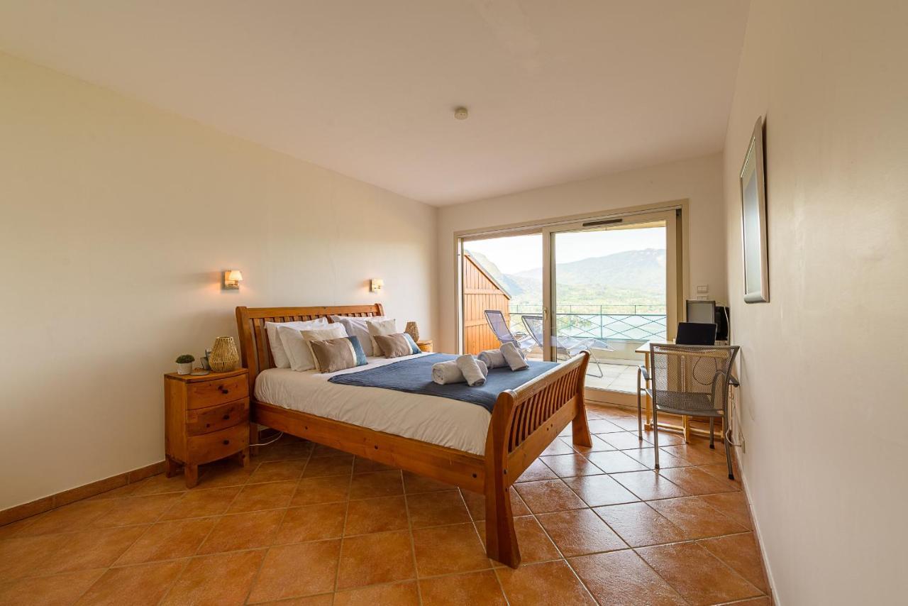 L'Hermitage, spacieux appartement avec vue et piscine by LocationlacAnnecy, LLA Selections Talloires Extérieur photo