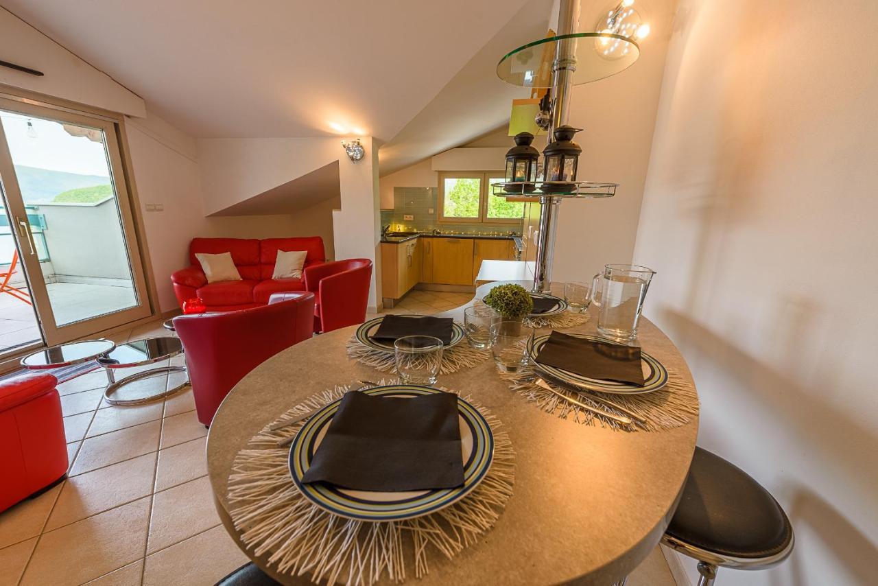 L'Hermitage, spacieux appartement avec vue et piscine by LocationlacAnnecy, LLA Selections Talloires Extérieur photo